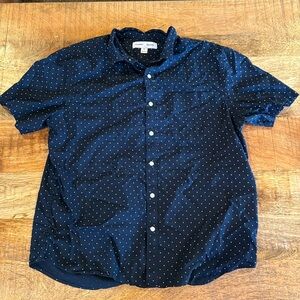 Old Navy Polka-dot Button Down Size XL